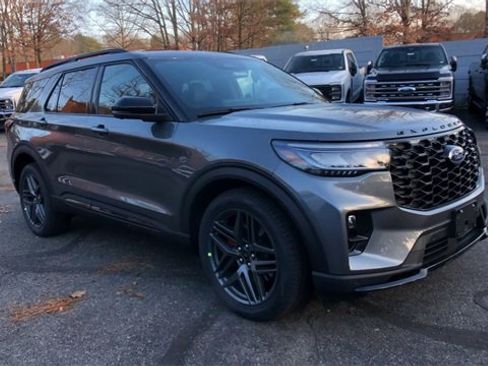 Used 2025 Ford Explorer ST image 5