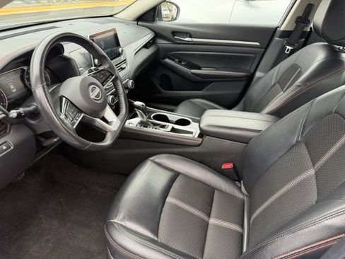 Used 2024 Nissan Altima 2.5 SR FWD image 9