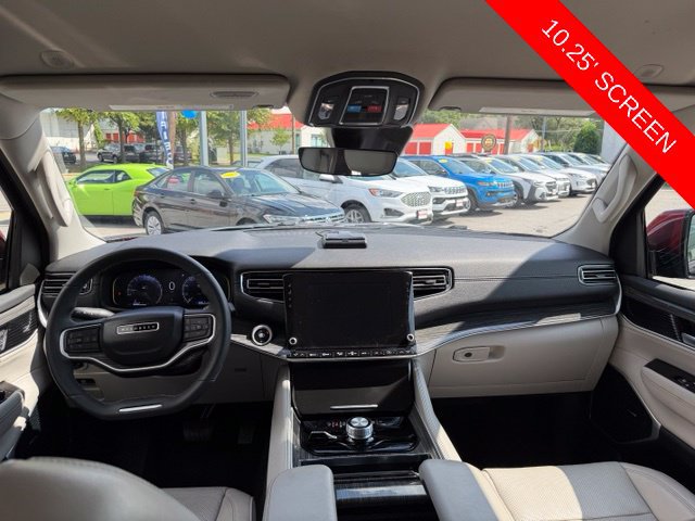 Used 2022 Jeep Wagoneer Series II AWD/4WD image 3
