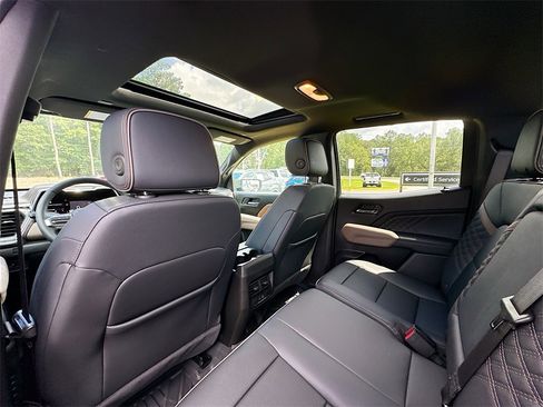 New 2024 GMC Canyon Denali w/ LPO, Denali Black Edition image 4