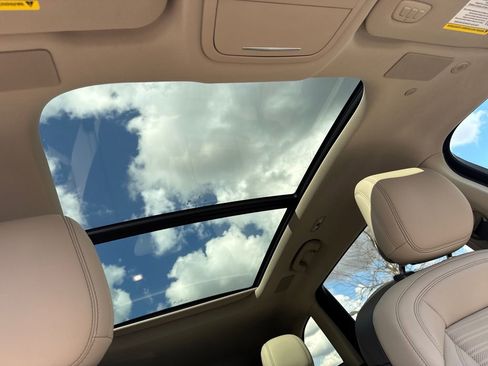 Used 2025 Lincoln Nautilus Reserve image 25