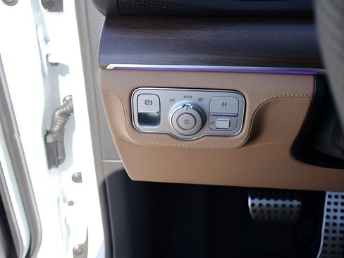 New 2026 Mercedes-Benz GLS 580 4MATIC image 38