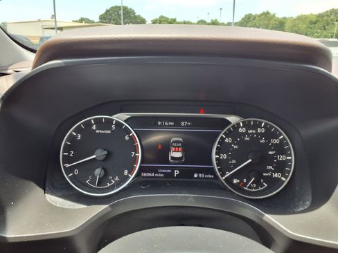 Used 2023 Nissan Rogue SV FWD image 11