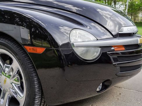 Used 2005 Chevrolet SSR w/ Preferred Equipment Group RWD image 53