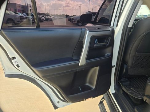 Used 2022 Toyota 4Runner SR5 Premium w/ Moonroof Package AWD/4WD image 14
