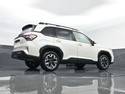 Used 2025 Subaru Forester Premium image 25