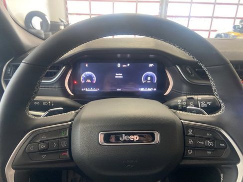 New 2025 Jeep Grand Cherokee Altitude image 27