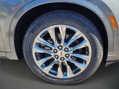 Used 2022 Cadillac XT6 Premium Luxury w/ Platinum Package image 9