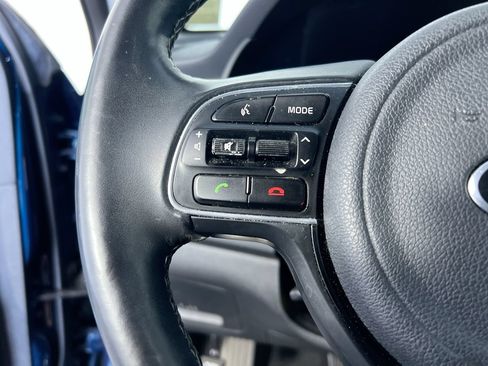 Used 2019 Kia Niro Touring FWD image 12