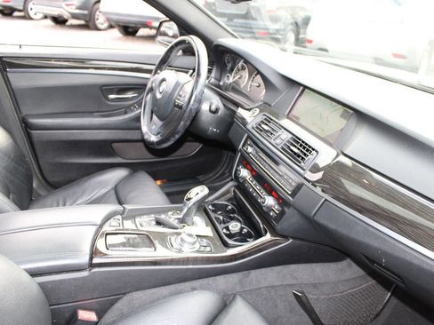 Used 2011 BMW 550i xDrive Sedan image 12