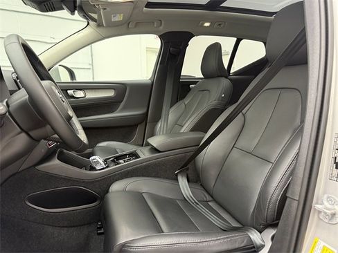 Certified 2025 Volvo XC40 B5 Plus image 12