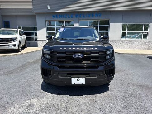 Certified 2025 Ford Expedition Active AWD/4WD image 2