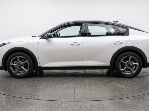 Used 2025 Kia K4 LXS FWD image 5