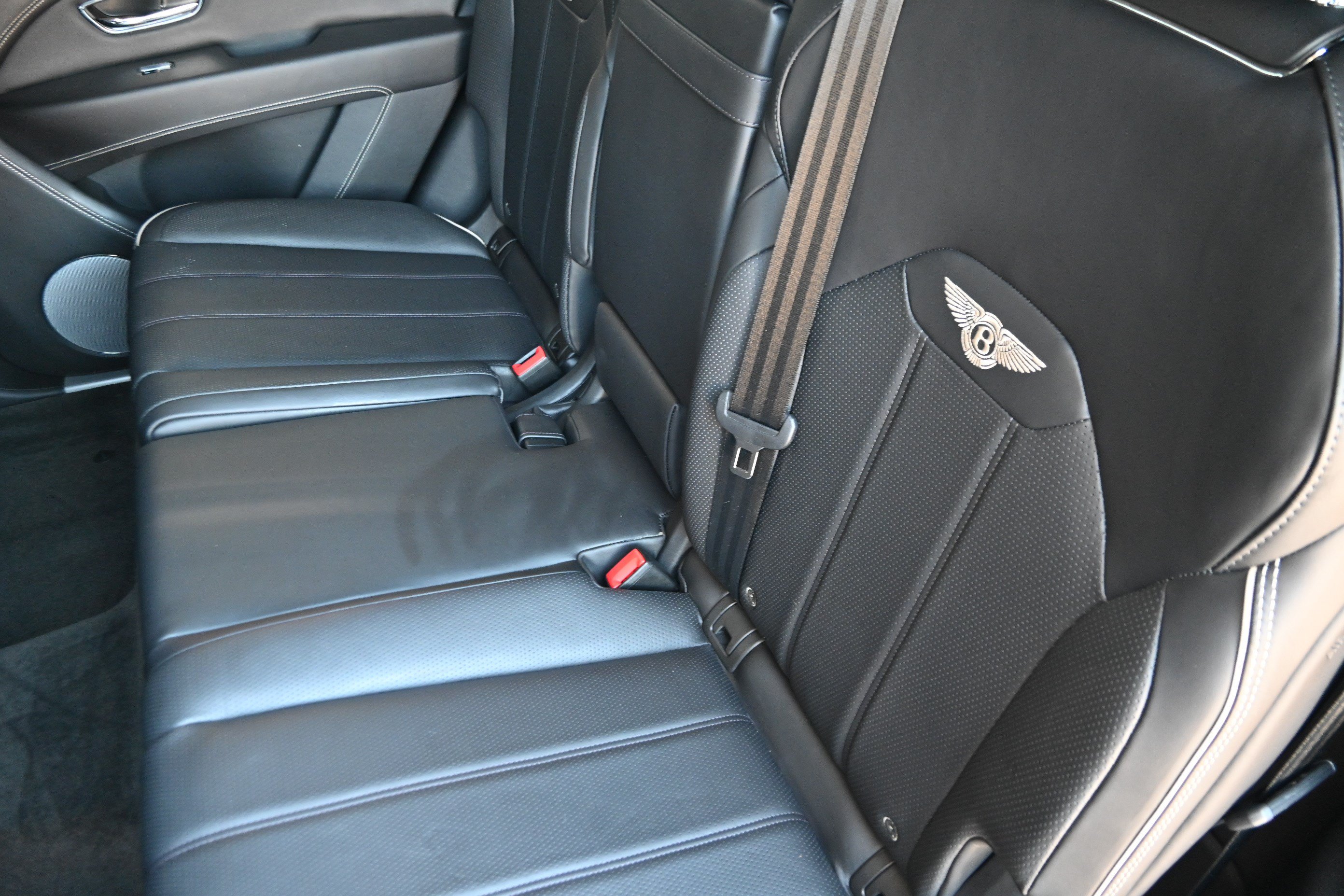 Used 2021 Bentley Bentayga AWD/4WD image 15