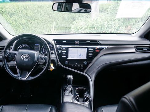 Used 2019 Toyota Camry SE w/ Carpet Mat Package FWD image 25