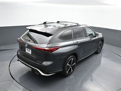 Certified 2021 Toyota Highlander XSE image 39