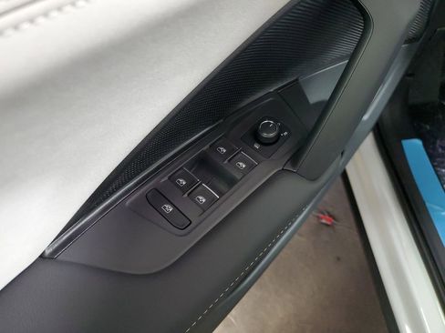 New 2025 Volkswagen Tiguan SE image 30