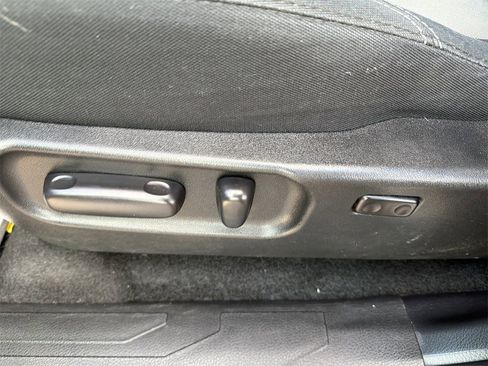 Used 2022 Toyota Tacoma TRD Off-Road image 15