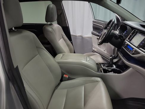 Used 2018 Toyota Highlander Limited AWD/4WD image 37