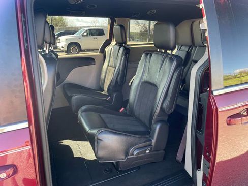 Used 2019 Dodge Grand Caravan SXT image 22