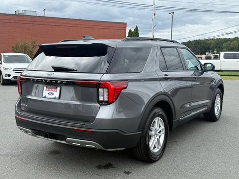 New 2025 Ford Explorer Active w/ Active Comfort Package RWD image 3