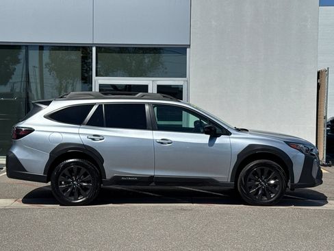 Used 2025 Subaru Outback Onyx Edition AWD/4WD image 3