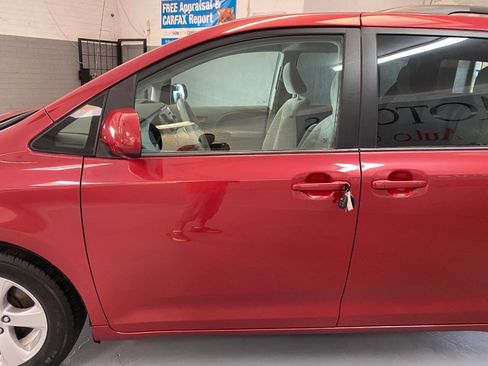 Used 2012 Toyota Sienna LE image 15