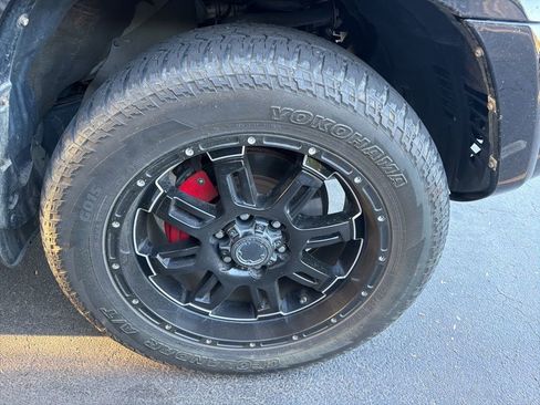 Used 2018 Toyota 4Runner SR5 Premium image 12