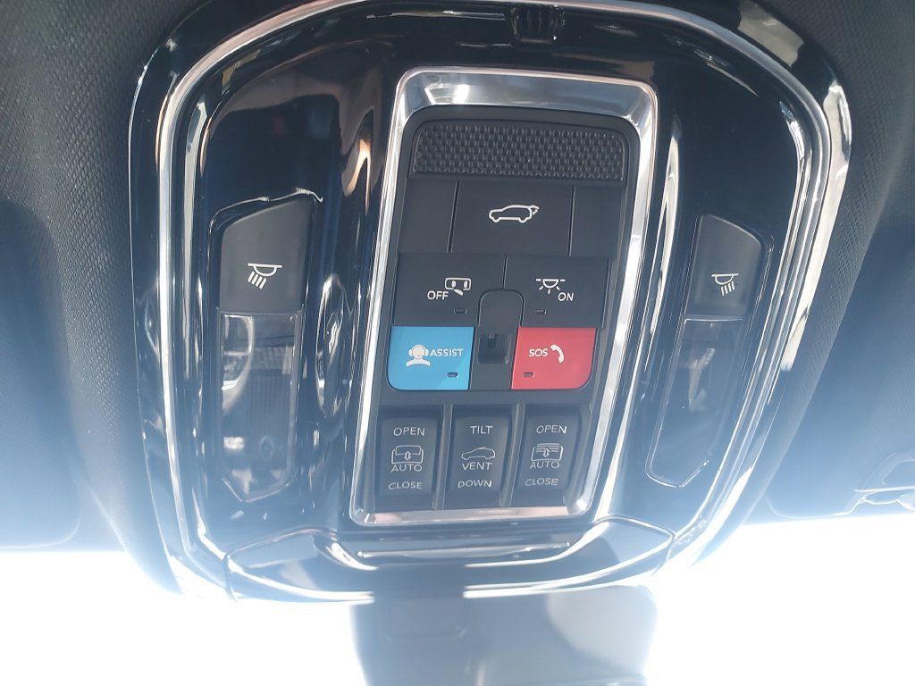Used 2023 Jeep Grand Cherokee L Overland w/ Luxury Tech Group IV AWD/4WD image 24