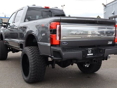 Used 2025 Ford F250 Platinum w/ Platinum Plus Package image 3