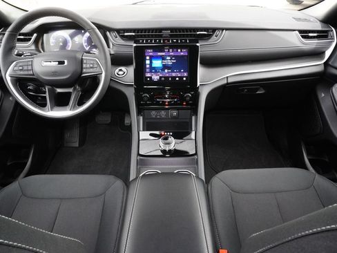 Used 2025 Jeep Grand Cherokee Laredo X w/ Luxury Tech Group I AWD/4WD image 23