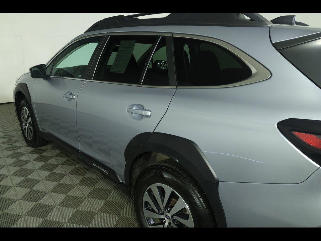 Used 2024 Subaru Outback Premium AWD/4WD image 16