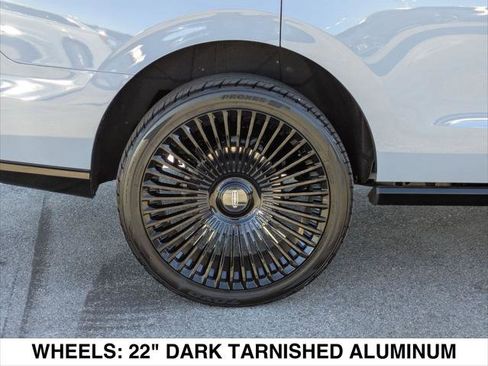 Used 2025 Lincoln Navigator Reserve w/ Jet Appearance Package image 9