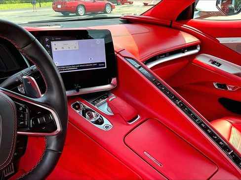 Used 2024 Chevrolet Corvette Stingray Premium Cpe w/ Battery Protection Package RWD image 11