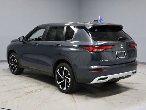 Used 2024 Mitsubishi Outlander SE image 11