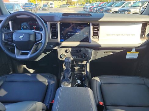 New 2025 Ford Bronco Outer Banks w/ Sasquatch Package image 11