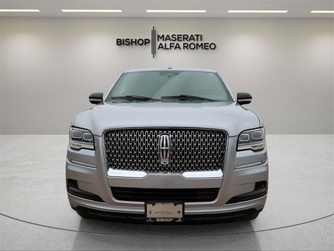 Used 2023 Lincoln Navigator Reserve image 2