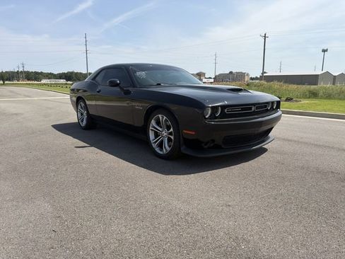 Used 2022 Dodge Challenger R/T RWD image 7