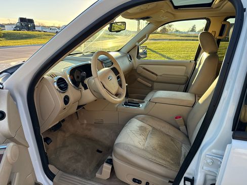 Used 2006 Ford Explorer Eddie Bauer image 10