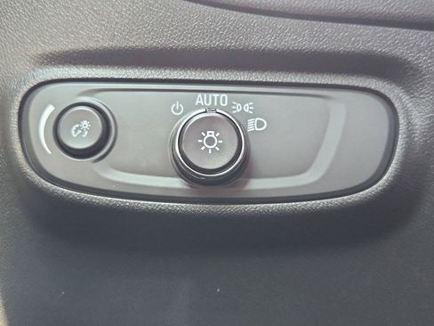 Used 2023 Chevrolet Equinox RS w/ LPO, Floor Liner Package FWD image 17
