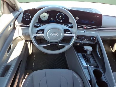 Used 2024 Hyundai Elantra SEL FWD image 18