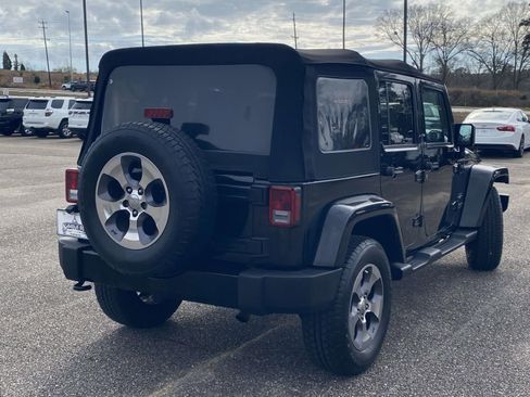 Used 2016 Jeep Wrangler Unlimited Sahara w/ Connectivity Group image 7