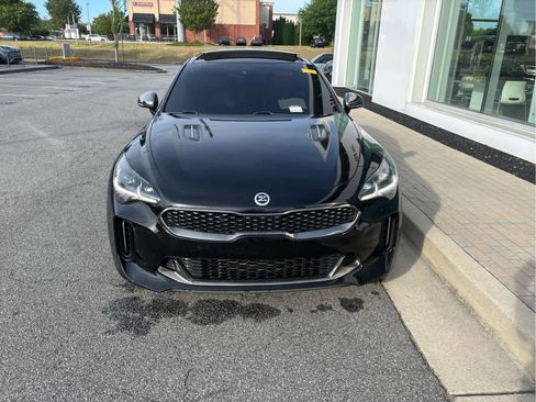 Used 2018 Kia Stinger GT1 image 3