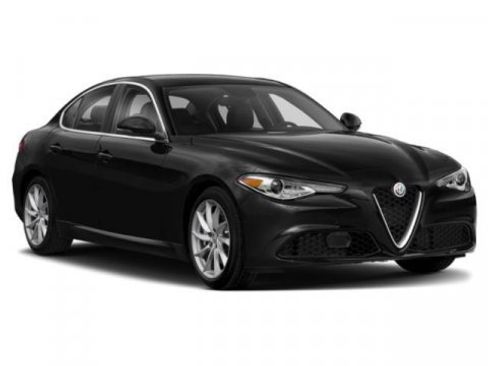 Used 2018 Alfa Romeo Giulia image 9