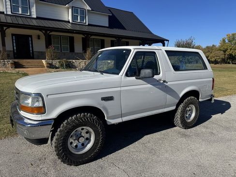 Used 1995 Ford Bronco XL image 3
