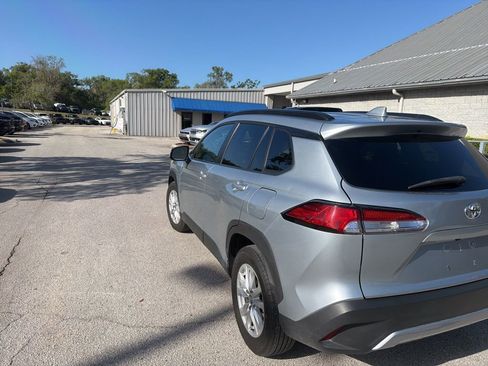 Used 2023 Toyota Corolla Cross LE image 6