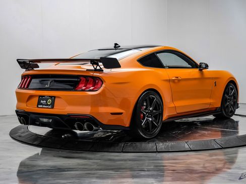 Used 2021 Ford Mustang Shelby GT500 w/ Carbon Fiber Track Pack image 18