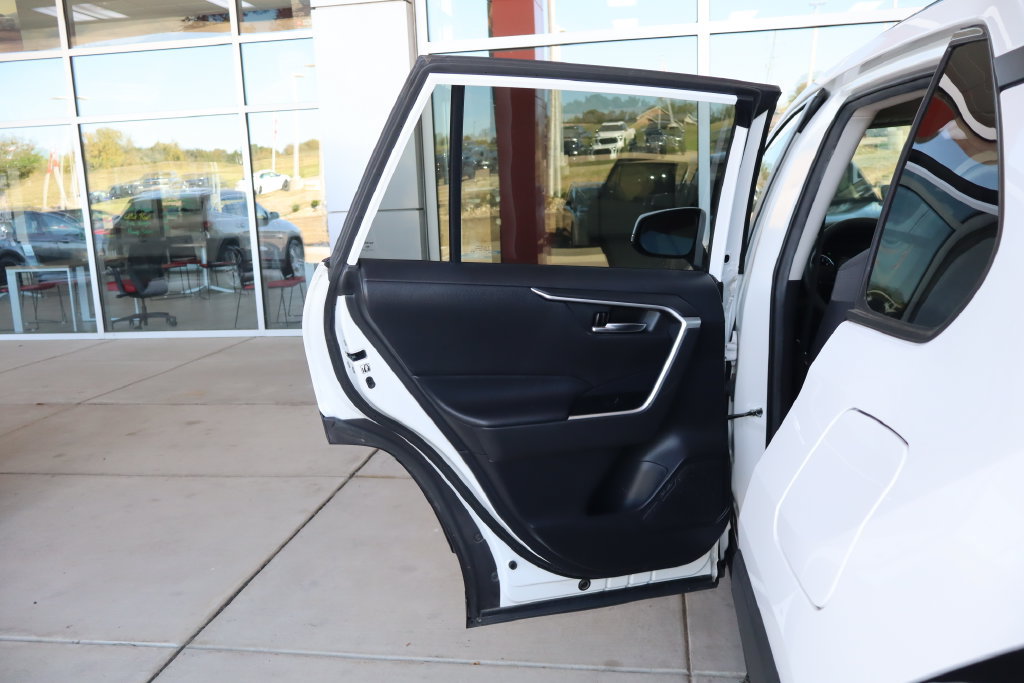 Used 2020 Toyota RAV4 XLE FWD image 30