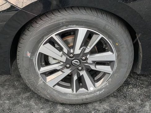 Used 2025 Nissan Versa SV FWD image 13