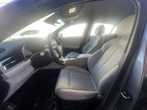 Used 2025 Genesis G70 2.5T image 27